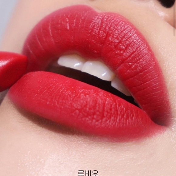 Mac retro matte lipstick. 707 Ruby woo. - Picture 3 of 9